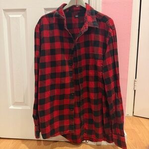 Uniqlo Red and Black Checkered Men's Button Down Flannel Shirt